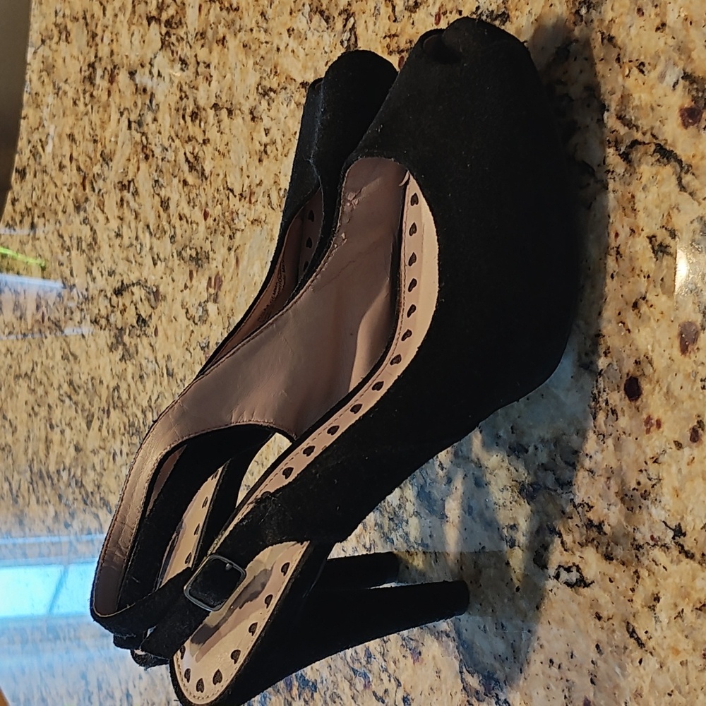 Libby Edelman size 8.5 Black Suede Peep Toe Slingback Heels